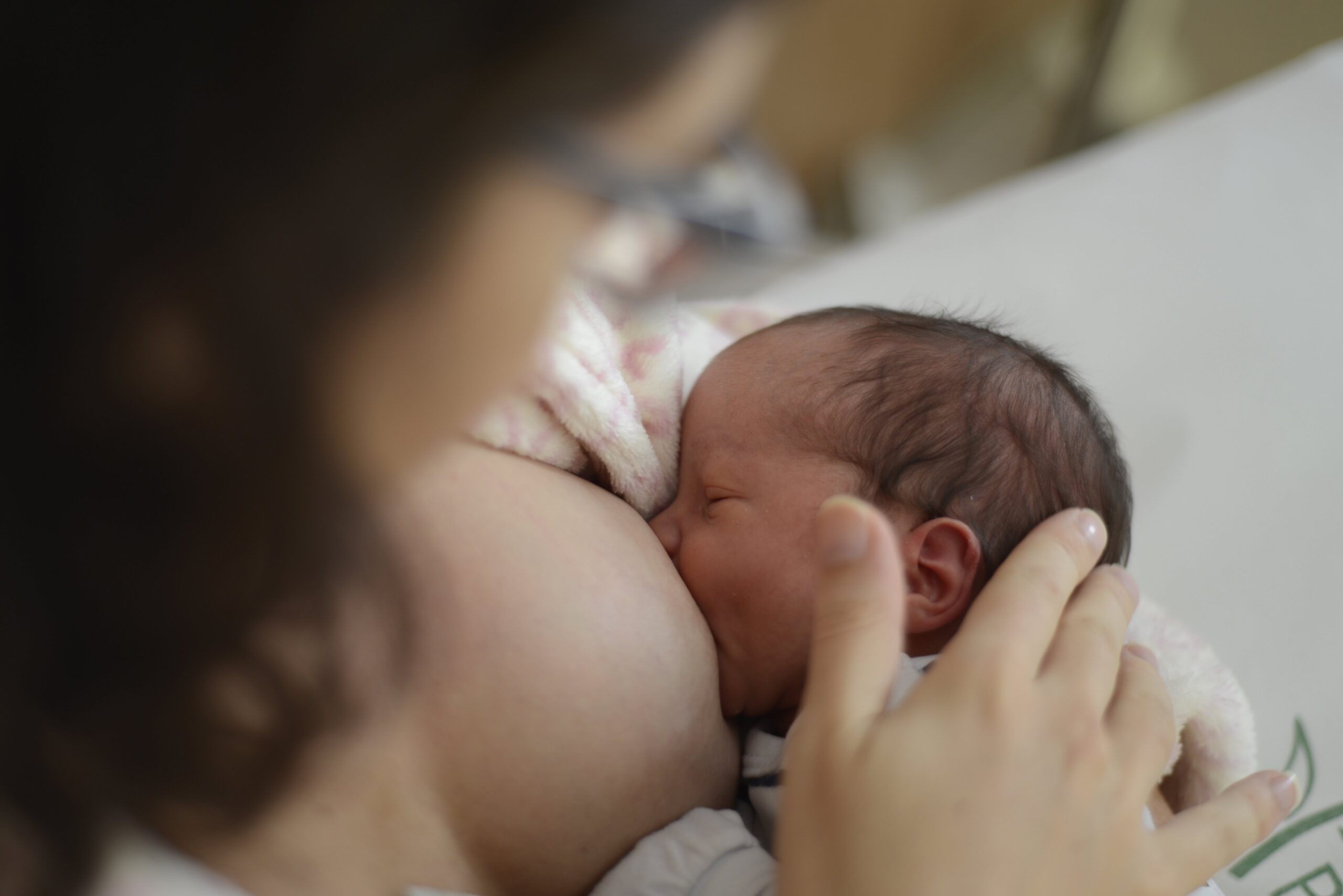 Fezes esverdeadas significam baixa ingestão de leite posterior?