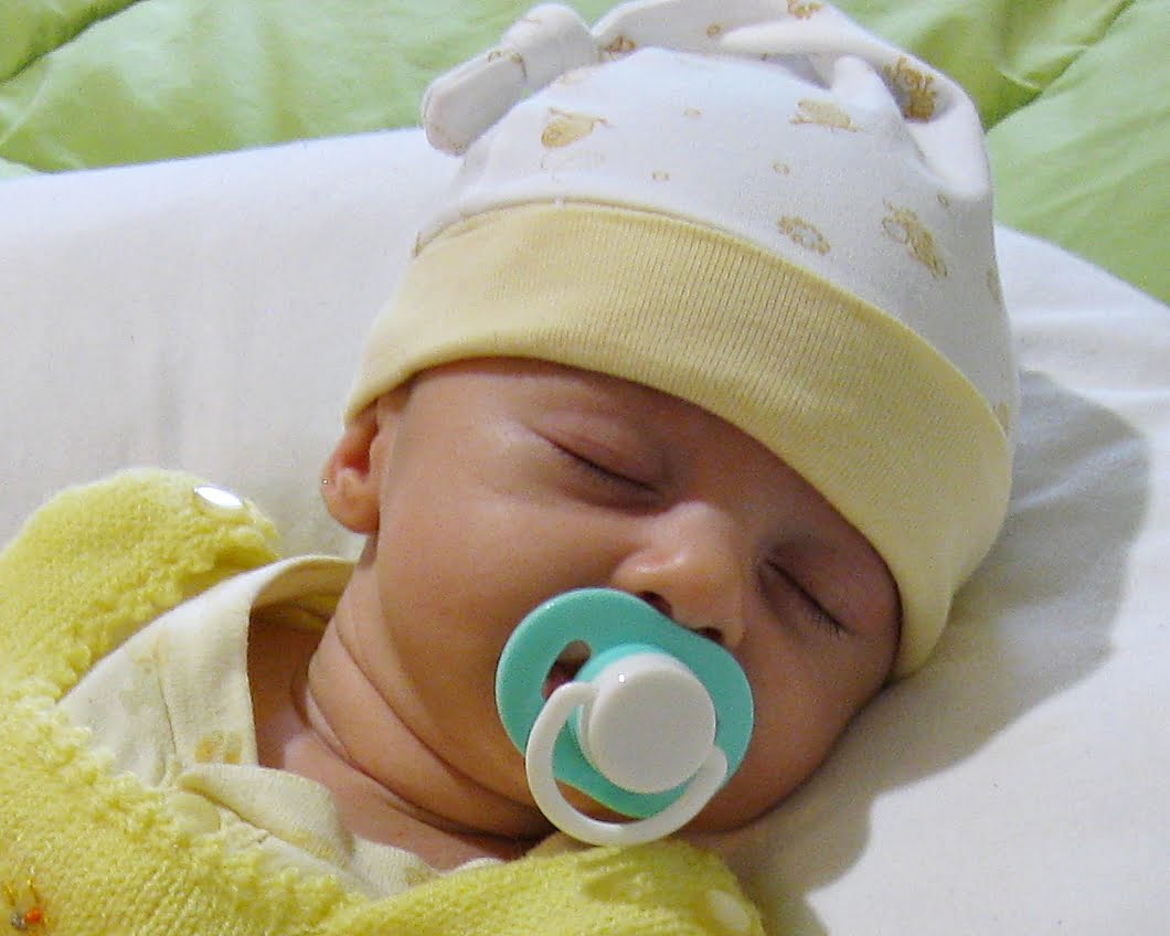 Na ausência da mãe pela volta ao trabalho ou estudos é necessário oferecer chupeta ao bebê?